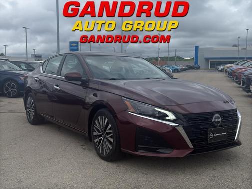 Garnet Pearl 2024 Nissan Altima 2.5 SV