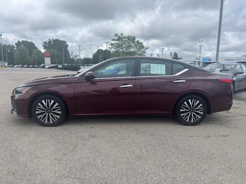 Garnet Pearl 2024 Nissan Altima 2.5 SV