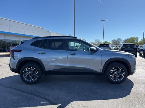 Sterling Gray Metallic 2026 Chevrolet Trax LT