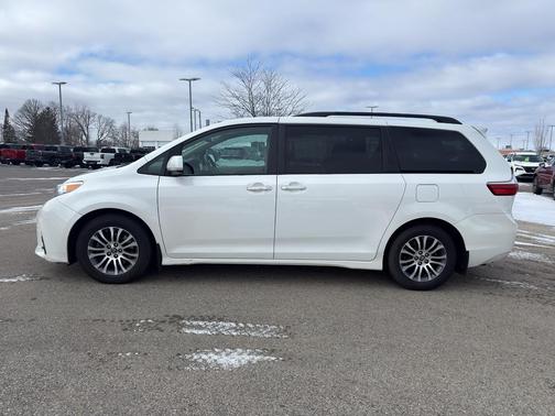 2018 Toyota Sienna XLE