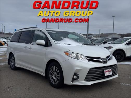 2018 Toyota Sienna XLE