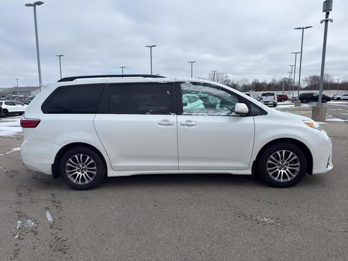 2018 Toyota Sienna XLE