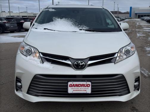 2018 Toyota Sienna XLE