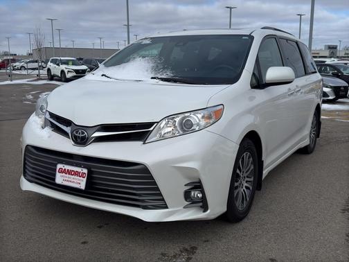 2018 Toyota Sienna XLE