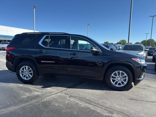 2021 Chevrolet Traverse LT Cloth