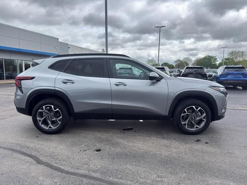 Sterling Gray Metallic 2024 Chevrolet Trax LT