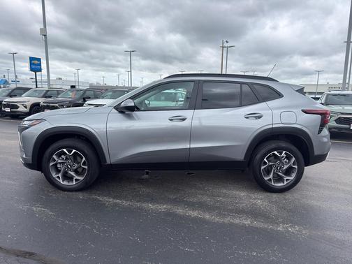 Sterling Gray Metallic 2024 Chevrolet Trax LT