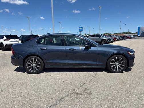 Denim Blue Metallic 2022 Volvo S60 MOMENTUM