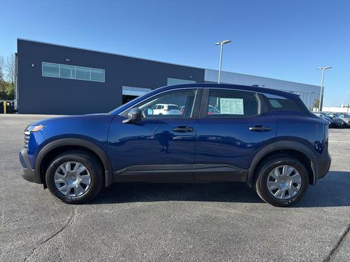2025 Nissan Kicks S