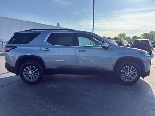 Sterling Gray Metallic 2023 Chevrolet Traverse LT Cloth