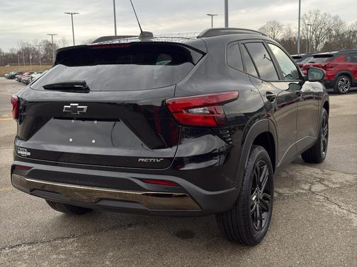 Mosaic Black Metallic 2025 Chevrolet Trax ACTIV