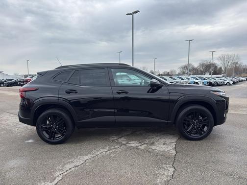 Mosaic Black Metallic 2025 Chevrolet Trax ACTIV