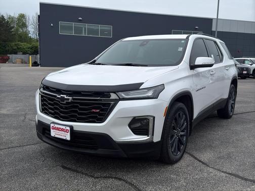 Iridescent Pearl Tricoat 2022 Chevrolet Traverse RS