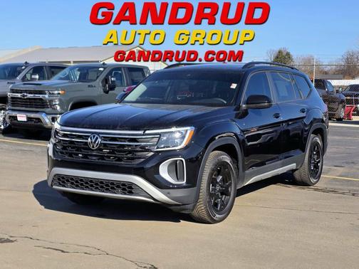 2024 Volkswagen Atlas 2.0T Peak Edition SE w/Technology