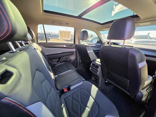 2024 Volkswagen Atlas 2.0T Peak Edition SE w/Technology