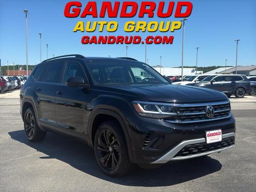 Deep Black Pearl Effect 2023 Volkswagen Atlas 3.6L SE w/Technology