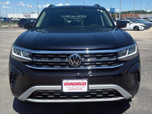 Deep Black Pearl Effect 2023 Volkswagen Atlas 3.6L SE w/Technology