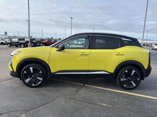 2025 Nissan Kicks SR