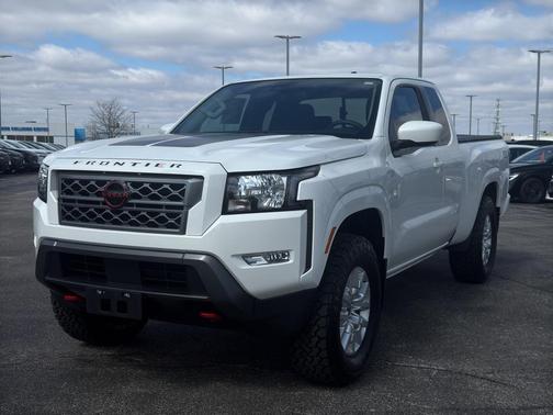 Glacier White 2024 Nissan Frontier SV