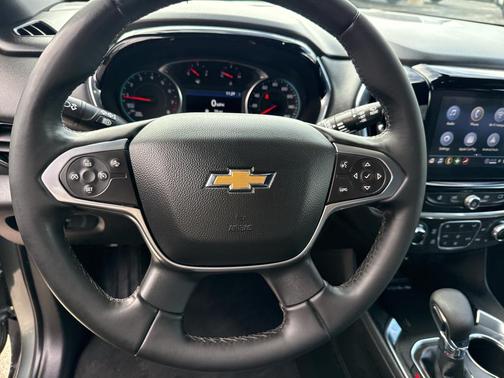Silver Sage Metallic 2023 Chevrolet Traverse LT Cloth