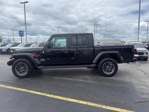 Black Clearcoat 2021 Jeep Gladiator Overland
