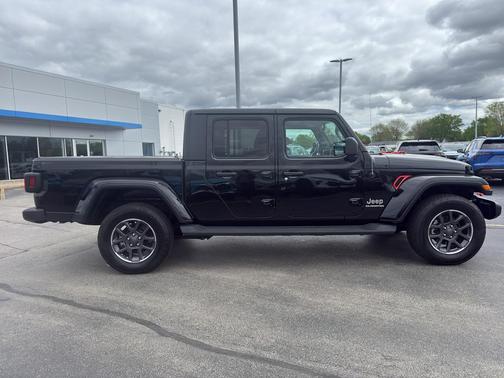 Black Clearcoat 2021 Jeep Gladiator Overland