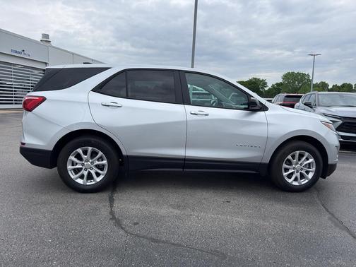 Silver Ice Metallic 2021 Chevrolet Equinox LS