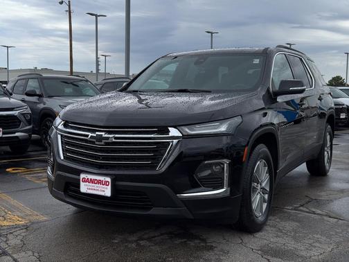 Mosaic Black Metallic 2023 Chevrolet Traverse LT Cloth