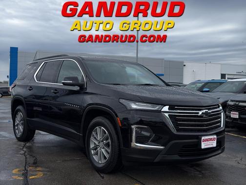 Mosaic Black Metallic 2023 Chevrolet Traverse LT Cloth