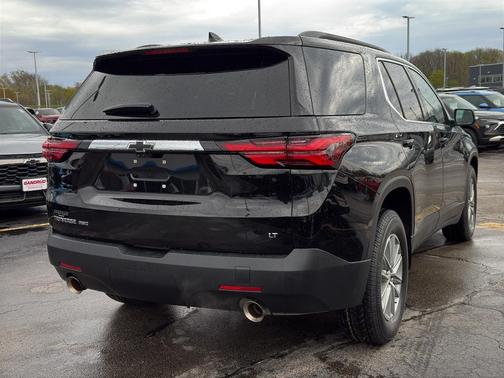 Mosaic Black Metallic 2023 Chevrolet Traverse LT Cloth