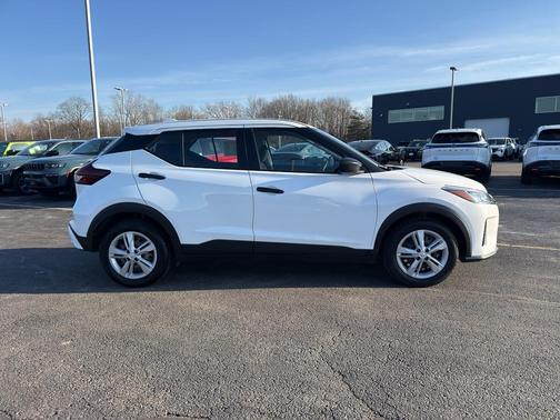 2022 Nissan Kicks S