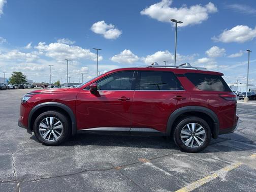 2024 Nissan Pathfinder SL