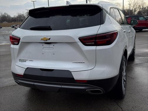 Iridescent Pearl Tricoat 2023 Chevrolet Blazer Premier