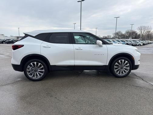 Iridescent Pearl Tricoat 2023 Chevrolet Blazer Premier