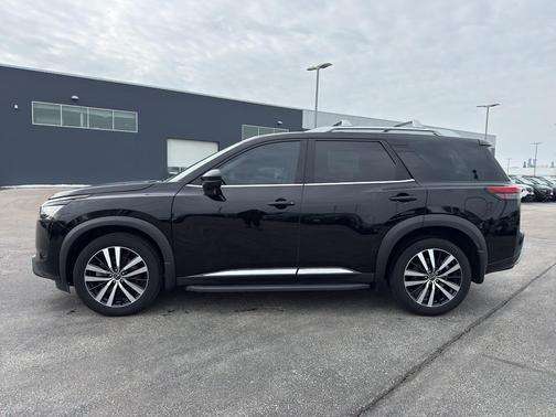 2023 Nissan Pathfinder Platinum
