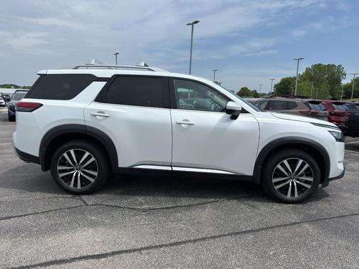 Pearl 2025 Nissan Pathfinder Platinum
