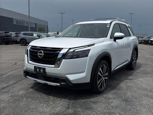 Pearl 2025 Nissan Pathfinder Platinum