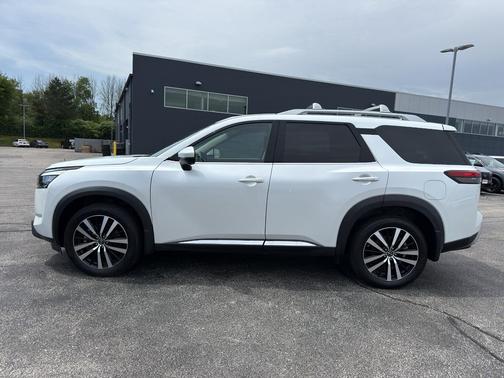 Pearl 2025 Nissan Pathfinder Platinum