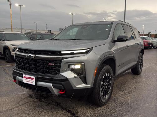 Sterling Gray Metallic 2025 Chevrolet Traverse Z71