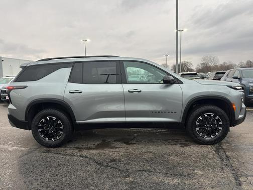 Sterling Gray Metallic 2025 Chevrolet Traverse Z71