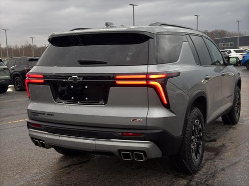 Sterling Gray Metallic 2025 Chevrolet Traverse Z71