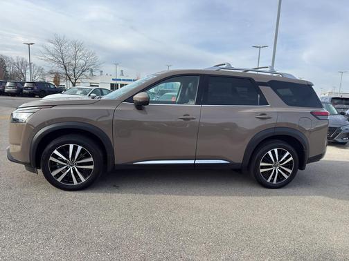 2024 Nissan Pathfinder Platinum