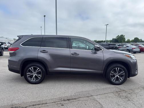 Predawn Gray Mica 2019 Toyota Highlander LE Plus