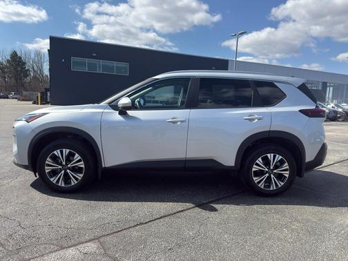 Brilliant Silver Metallic 2023 Nissan Rogue SV