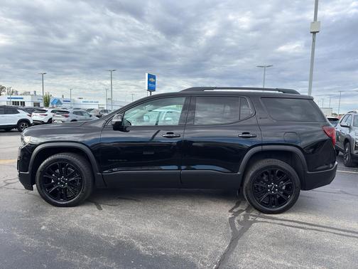 2023 GMC Acadia SLT