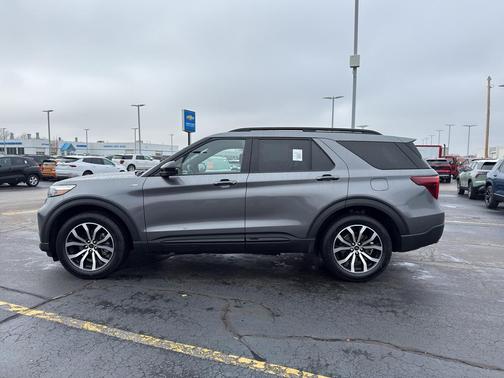 2022 Ford Explorer ST-Line