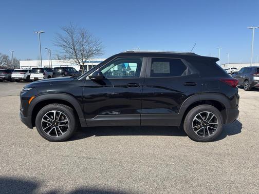 Mosaic Black Metallic 2024 Chevrolet Trailblazer LT