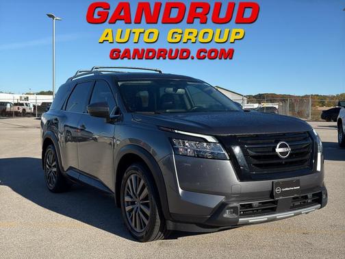 2022 Nissan Pathfinder SL