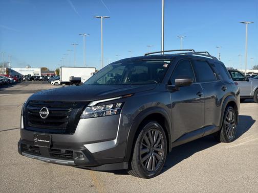 2022 Nissan Pathfinder SL