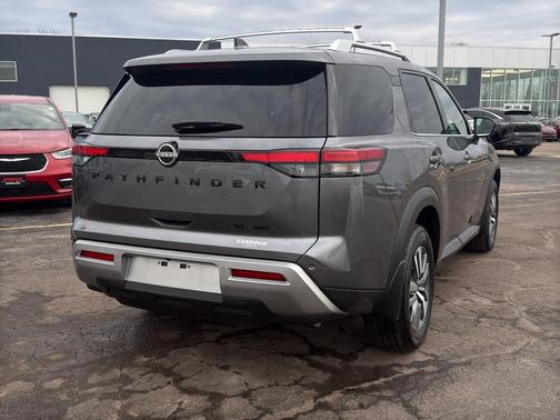 2024 Nissan Pathfinder SL